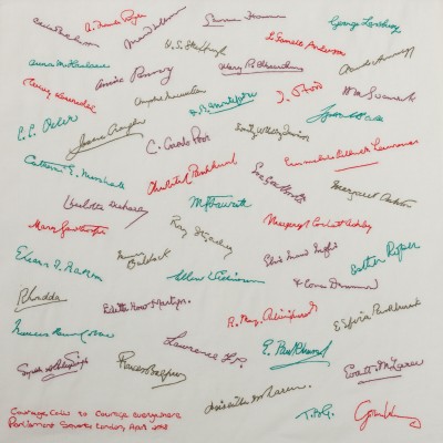 Besticktes Tuch der Künstlerin Gillian Wearing